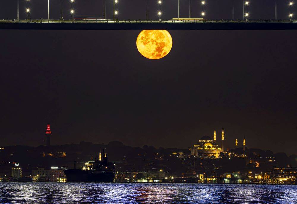 İstanbul’da Mavi Ay nefes kesti. Gökyüzünde görsel şölen yaşandı 3